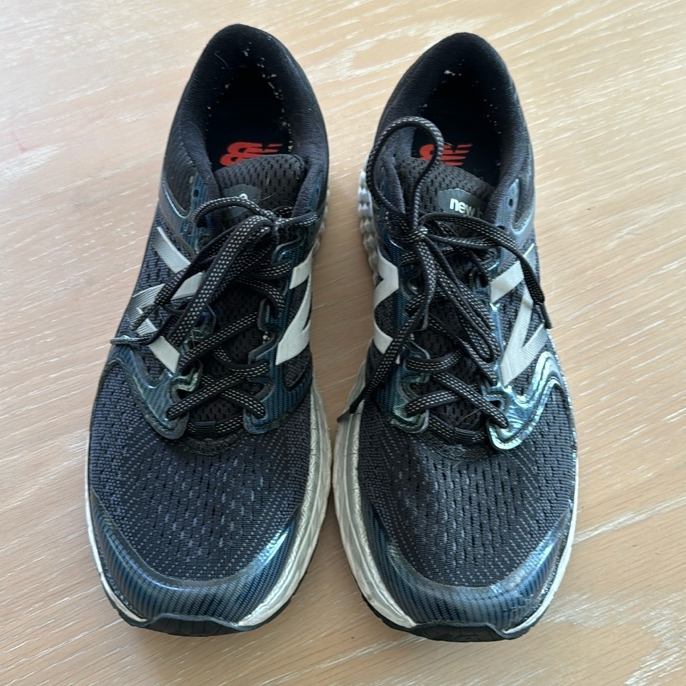 Men’s New Balance Sneakers Size 9.5 light wear black and silver